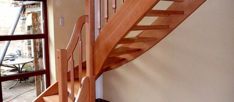 Деревянная одномаршевая лестница